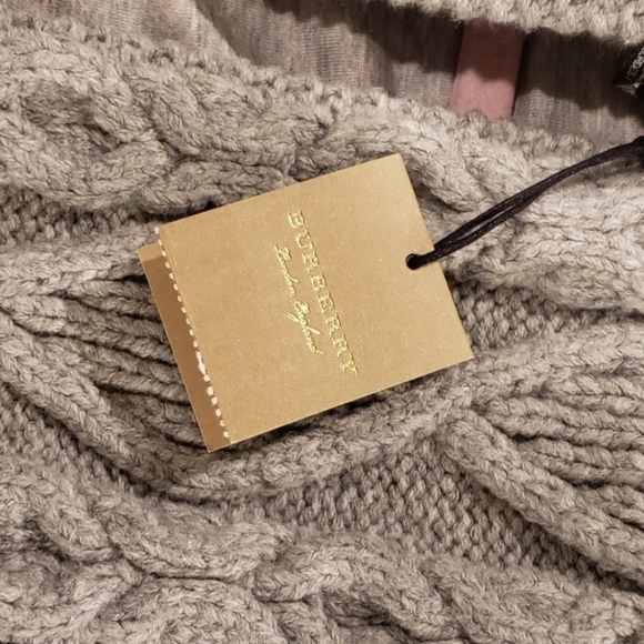 NWT Burberry Knit Cape *Rare & Authentic! - Picture 12 of 13